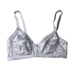 Body Embrace 2505-49 White Unlined  V neck Wireless Floral Bra Size 40DD